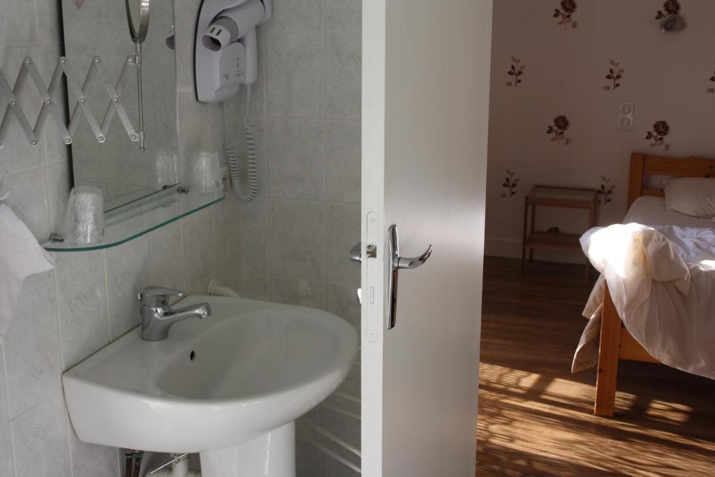 Auberge De Saint Julien Aux Bois Habitación foto