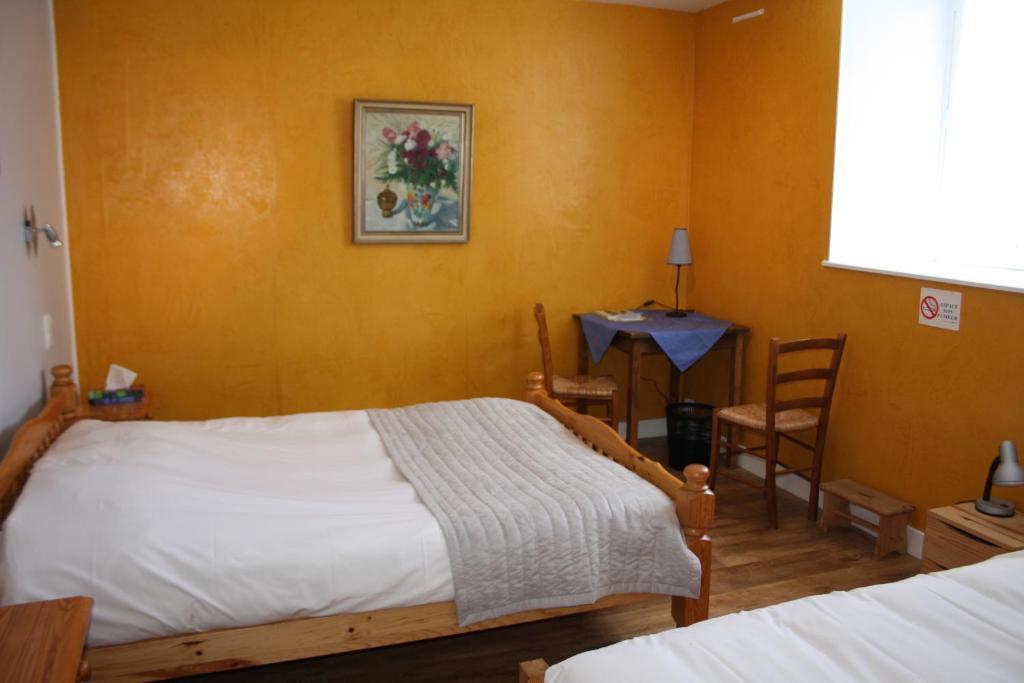 Auberge De Saint Julien Aux Bois Habitación foto